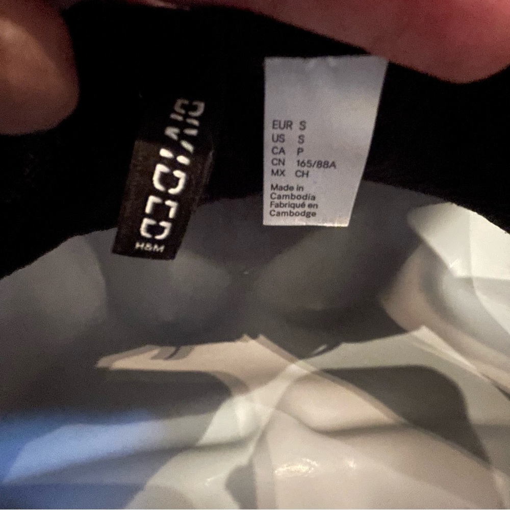 H&M Black cold shoulder top - Picture 7 of 8